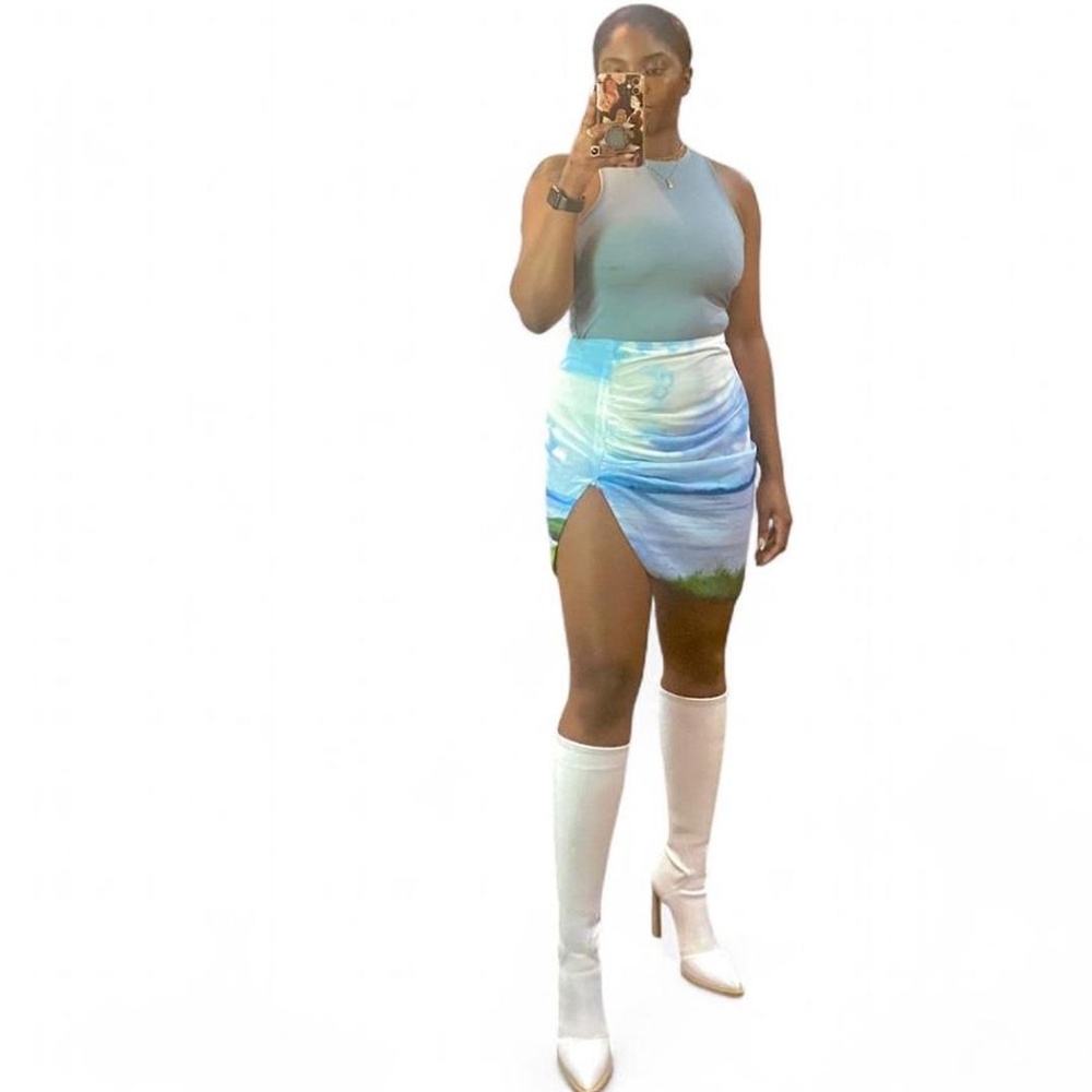 #Hanifa Mini Scenic skirt